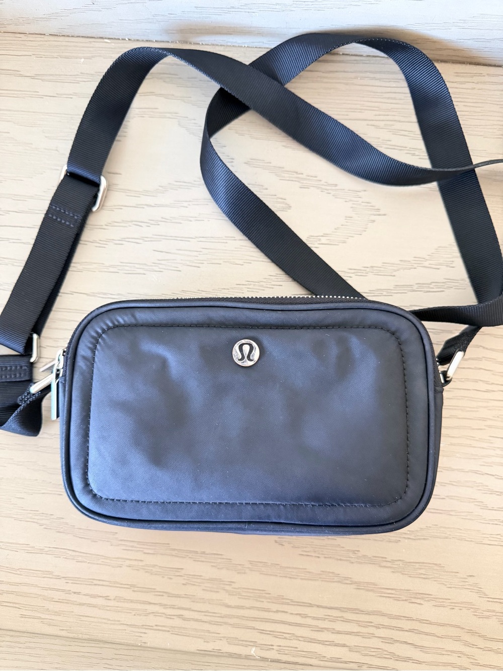Lululemon Black 1L Crossbody